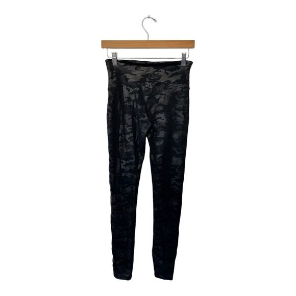Spanx | Faux Leather Camo Leggings  Black Matte Skinny Pull On M - Picture 2 of 9